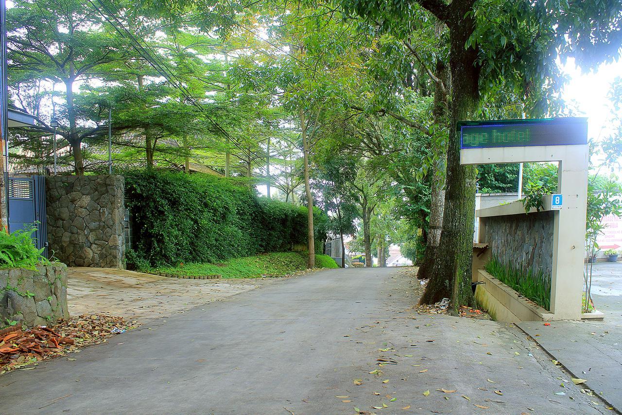 Zen Rooms Bukit Tunggul Bandung Exterior photo